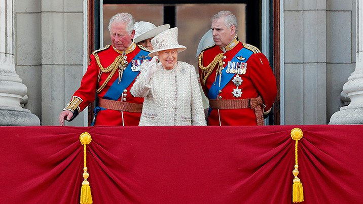 Pink Rs Britanska Kraljica Elizabeta Druga Obele Ila Ro Endan