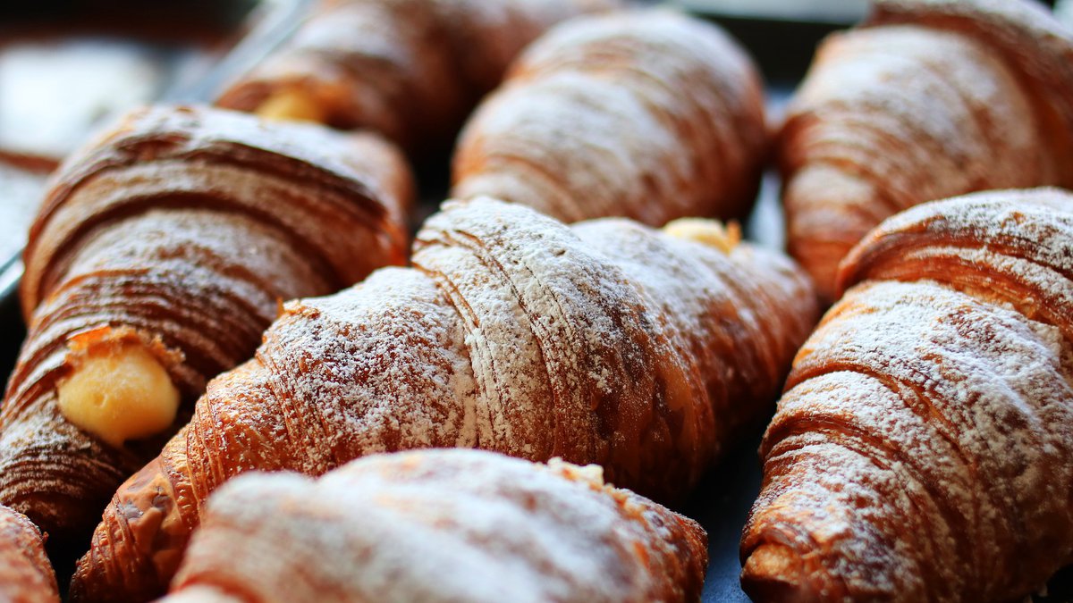 Slatke kiflice koje mirišu na detinjstvo: Mekane, vazdušaste i nestaju za čas!