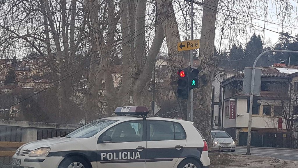 PREMINULA ŽENA IZ LAKTAŠA KOJA 17 GODINA NIJE IZLAZILA IZ KUĆE - Priča koja je šokirala region - Nije imala lična dokumenta, lekari nikada ništa sličn