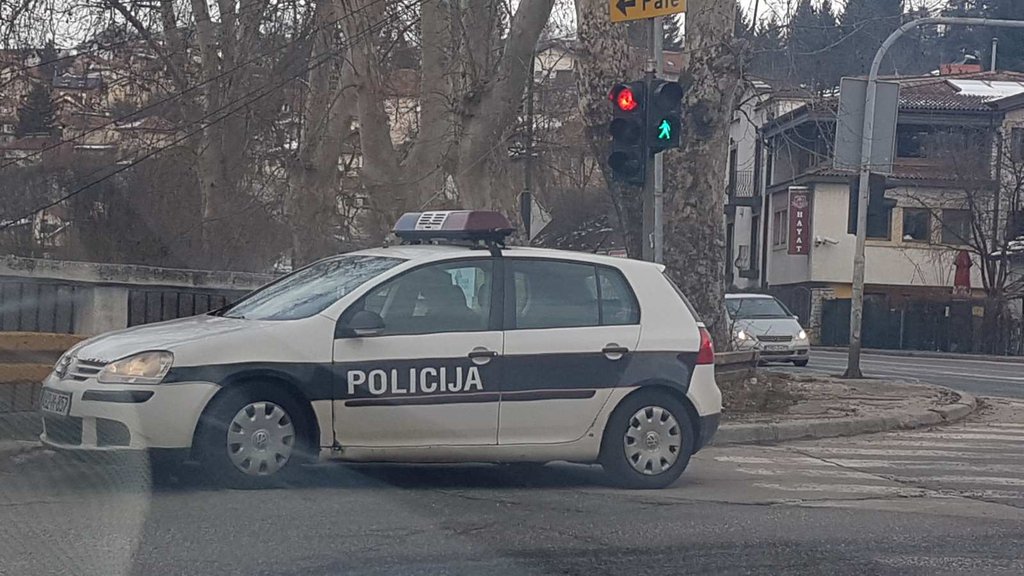 GRIZLI SE, TUKLI I UBADALI NOŽEVIMA Sukobile se porodice iz Albanije i BiH: Incidentu prethodila svađa zbog TRUDNICE (15)