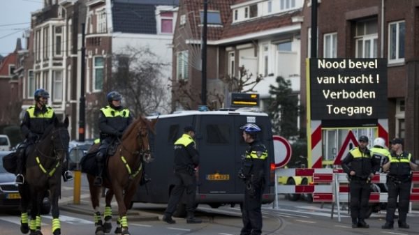 Incident u Holandiji: Tri osobe povređene kada je automobil naleteo na grupu ljudi