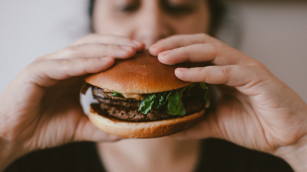 Sočni vege burger sa sojom: Zdravija verzija klasika koja osvaja i najveće ljubitelje mesa!