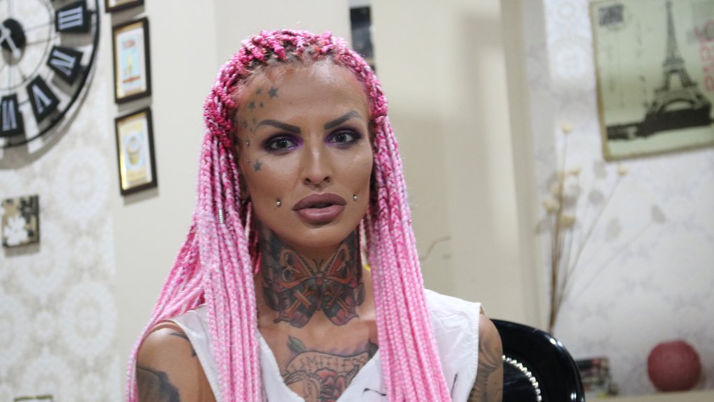 Danas sam dobila priliku da kažem.. Kija Kockar tužila Jelenu Krunić nakon što je rekla da je prodala očevu sahranu, pobednica Zadruge pravdu potražila na sudu