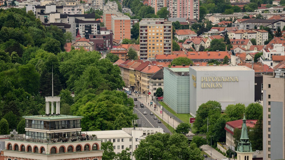 Celu noć se pred domom zdravlja nadomak Ljubljane vila ‘živa replika, dužine vijadukta’ (VIDEO)