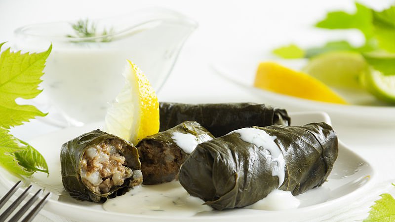 STARI RECEPT KOJI MIRIŠE NA DOM: Sarmice sa zeljem osvajaju ukusom i vraćaju u detinjstvo!