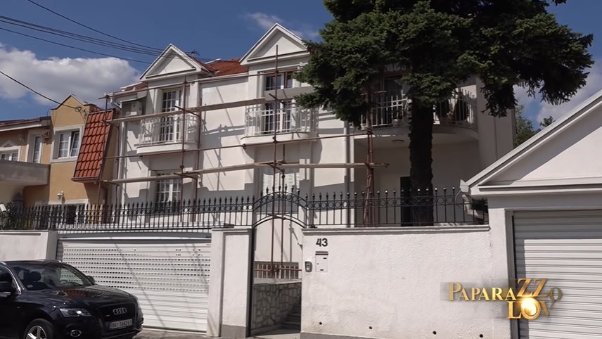 Imamo dve kuće, jedini naslednik je... Evo šta pripada Stefanu Kariću, učesniku Elite 10: Pogledajte kako izgleda luks vila na Zvezdari sa bazenom (FOTO)