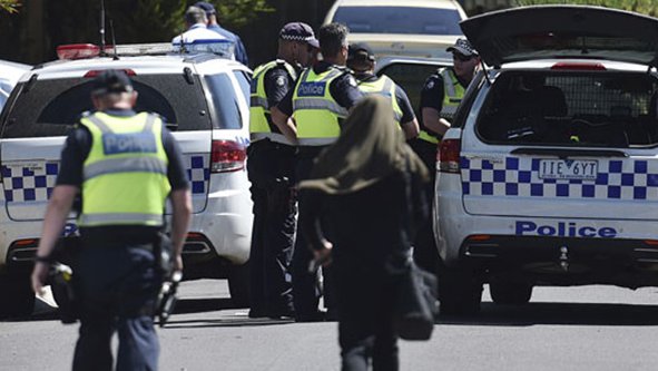 DROGU IZ GANE HTELA U DŽAKOVIMA UGLJA DA UNESE U DRŽAVU: Britanska glumica optužena za unošenja 320 kilograma metamfetamina u Australiju
