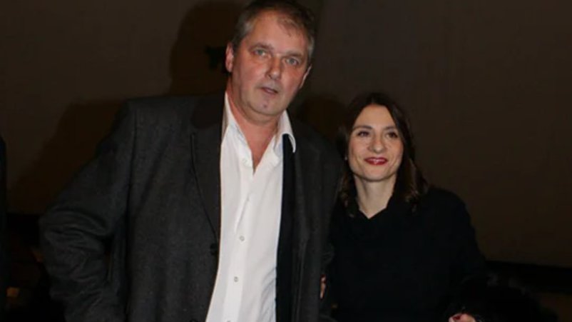 Šmeksi, prošlo je DESET GODINA, i dalje sam zaljubiška u tebe: Mandina udovica otvorila porodični album i podelila glumčevu sliku iz mladosti (FOTO)