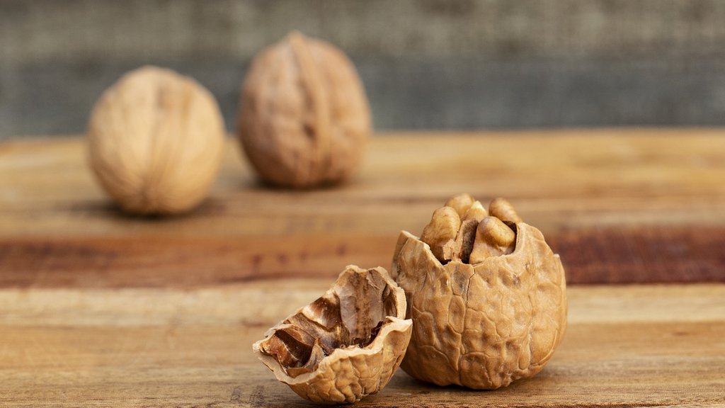 SPAS ZA SVE ŽENE: Smesa od ORAHA uklanja neželjene dlačice, a recept ne može biti jednostavniji!