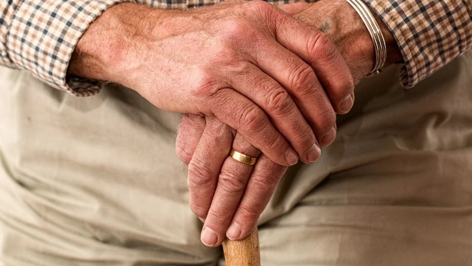 PENZIONER (84) PREMINUO NAKON TUČE U STARAČKOM DOMU! Tragedija u Leskovcu: Drugi korisnik uhapšen zbog ubistva!