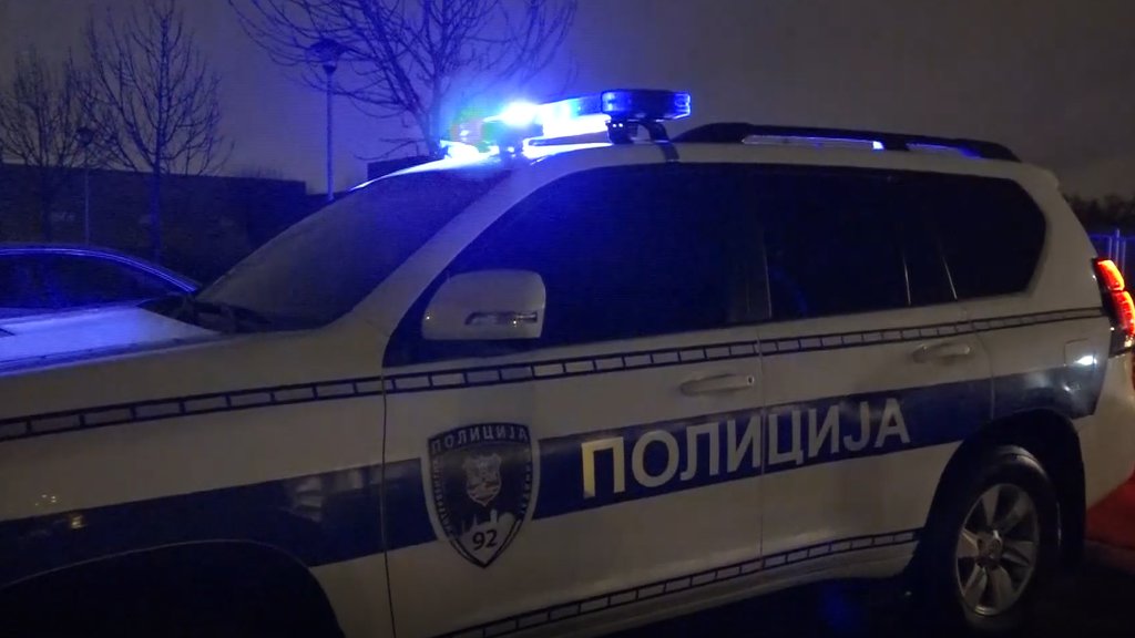 Drama na Čukarici: Vozač udario kolima policajca, oglušio se o naredbu da stane, potera u toku