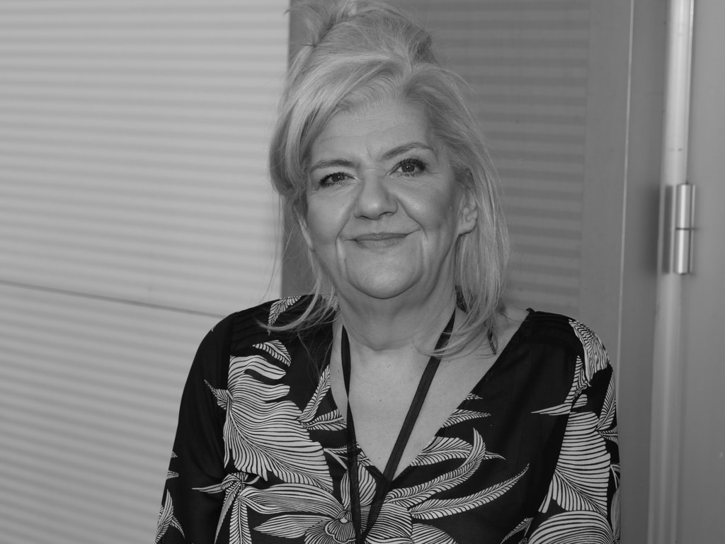 UŠLA JE U STUDIO SA FLAŠOM VISKIJA ISPOD RUKE, DIGLA JE NOGE NA STO! Žika iz Zane o susretu sa Marinom Tucaković: Tada mi je pozlilo...