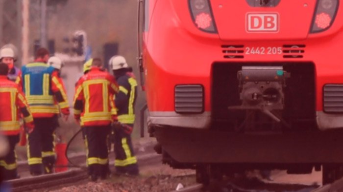 UŽAS U LAPOVU: Voz udario pešaka, železnički saobraćaj u prekidu (VIDEO)