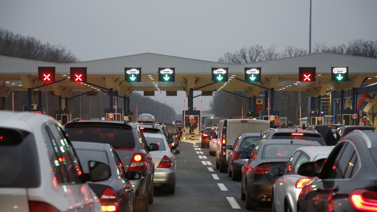 AMSS objavio najnovije informacije: Evo kakvo je stanje na graničnim prelazima i naplatnim stanicama