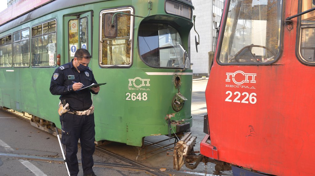 SUDAR TRAMVAJA NA MOSTU NA ADI: Hitna na licu mesta, ima povređenih