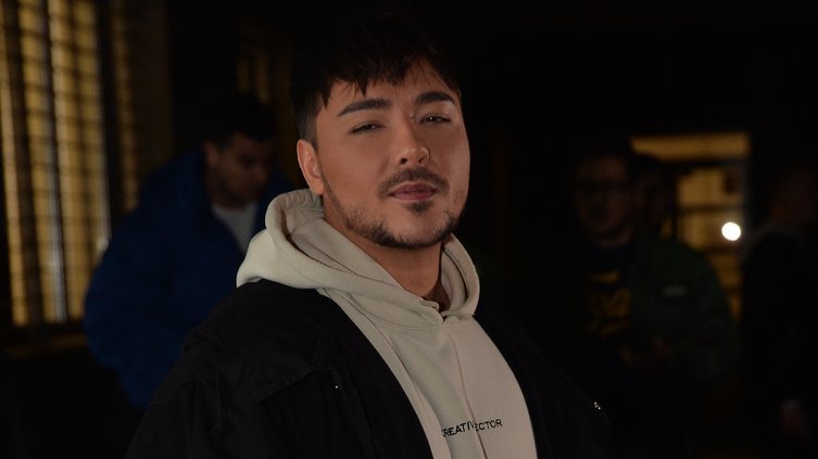 MILAN STANKOVIĆ SLIKAO ŠAKU PUNU TABLETA: Pevač se javno oglasio i pokazao mnoštvo pilula, zabrinuo fanove (FOTO)