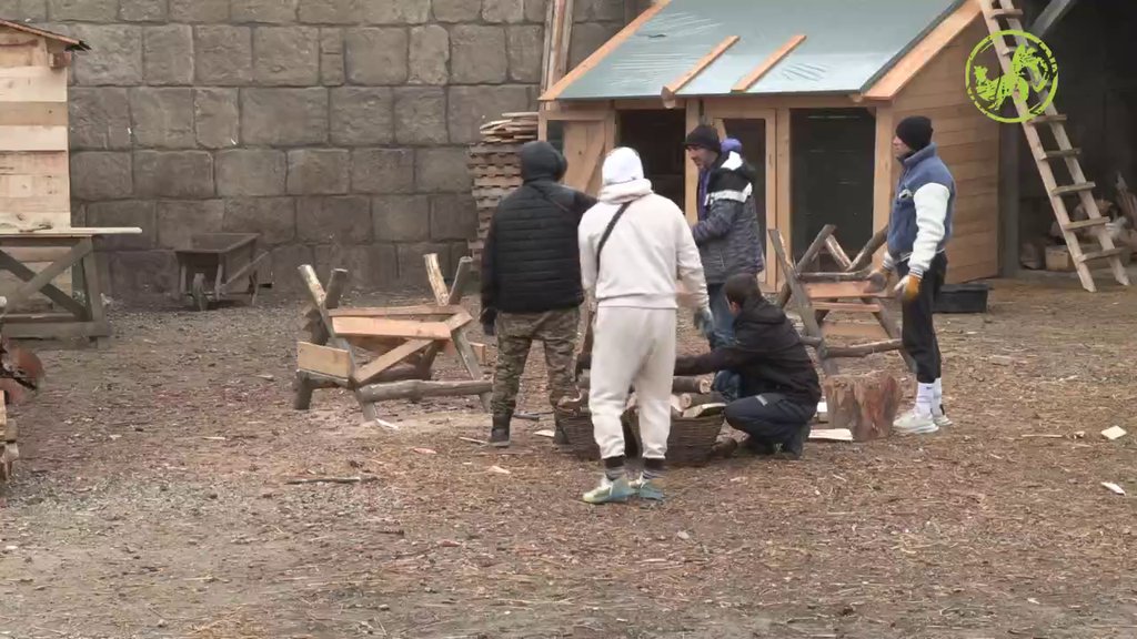 Boža nema ni vremena, a ni živaca da nadgleda mukotrpne radove: Pući će nam i ta sekira, poslušaj me (VIDEO)