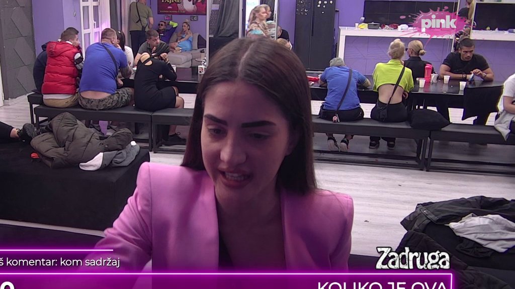 'NOSIŠ KINESKU ZADNJICU' Anđela van sebe jer se njen gluteus dovodi u ...