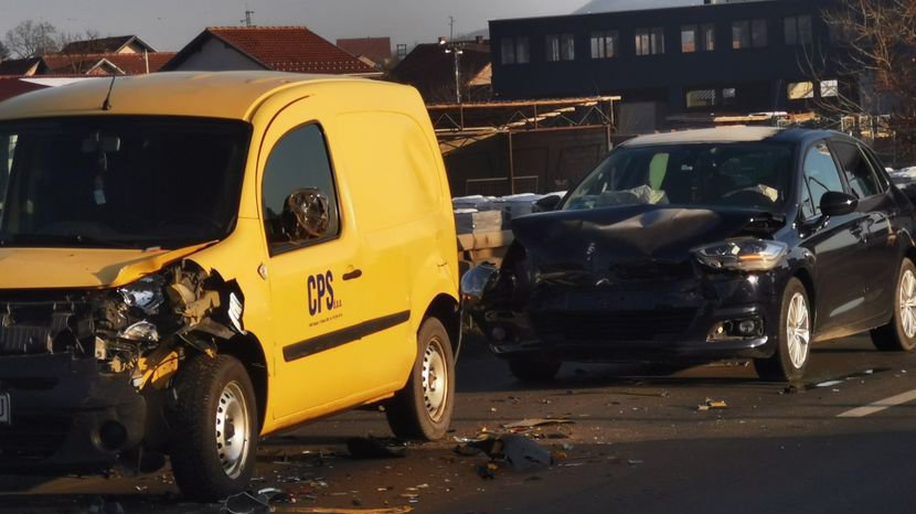 DESET OSOBA POVREĐENO! Lančani sudar na auto-putu kod Brestovačke petlje - učestvovalo šest vozila (VIDEO)