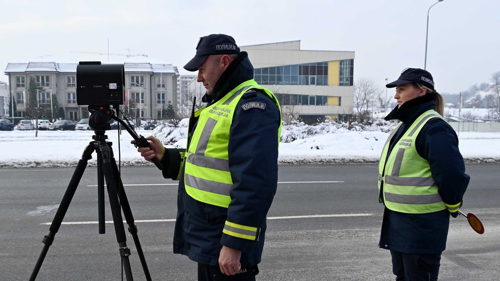 VOZAČIMA MOŽE LAKO DA IZLETI 40.000 RSD IZ DŽEPA ZBOG MALE GREŠKE: Iako mnogi misle da nije tako, ovo se smatra ozbiljnim prekršajem!