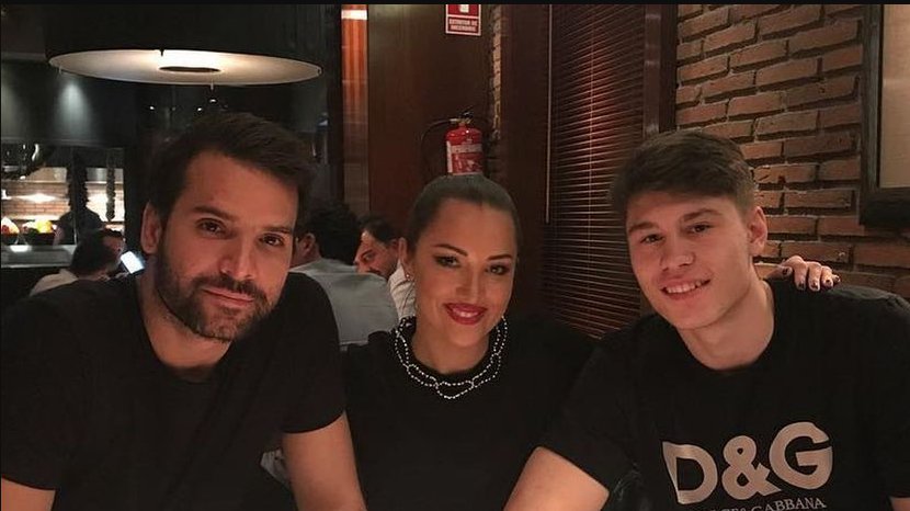 Prvo pojavljivanje nakon što je postao otac: Evo gde smo uslikali brata Filipa Živojinovića i sa kim (FOTO)