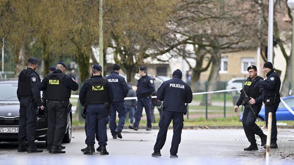 UŽAS U HRVATSKOJ! MUŠKARAC POKUŠAO DA OTRUJE DETE: Ponudio mu bombone, umesto slatkiša u kesici bio OTROV ZA GLODARE!