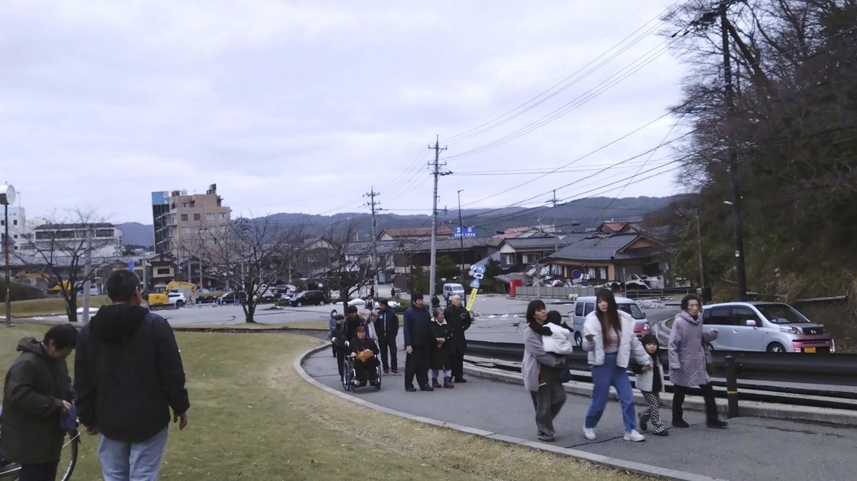 NEVIĐENA PANIKA U JAPANU! Građanima stiglo obaveštenje o NEVIĐENOM ZEMLJOTRESU OD 9,9 STEPENI, narod pobegao na ulice, a onda je usledio ŠOKANTAN OBRT!