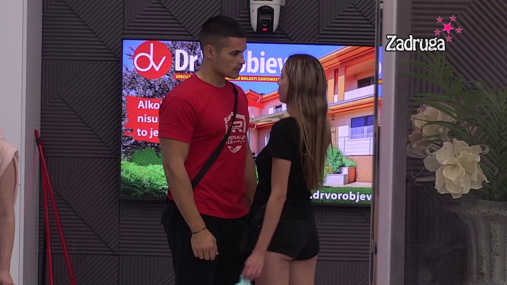 pink.rs PRVE TRZAVICE U VEZI! Sofiji Uni zasmetala Markova PRISNOST