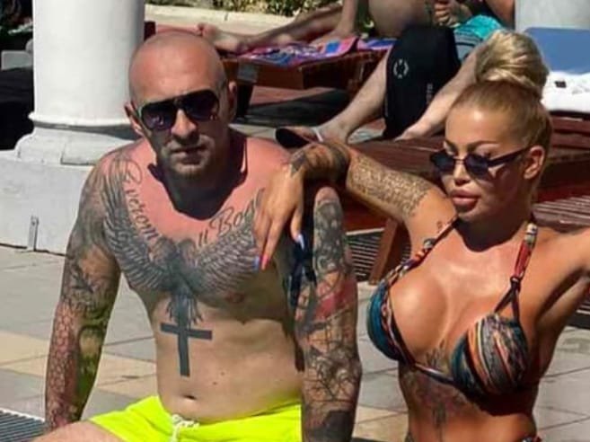 GOSPOĐO, TO VAŠE NEZADOVOLJSTVO... Bukti rat Žane i Bobanca! Žestoko zaratili zbog Vanje Živić, na mrežama haos: Kad magarac poveruje da je lav... (FOTO)