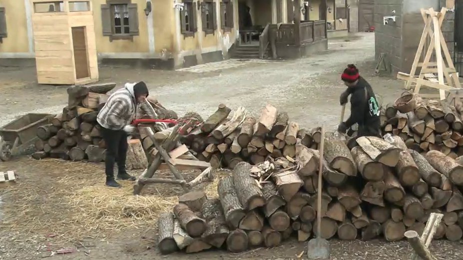 BACILI SE NA POSAO! Marko i Nikola rešeni da pokažu kako im ZIMA ništa ne može, pa se bacili na jedan od najtežih ZADATAKA!