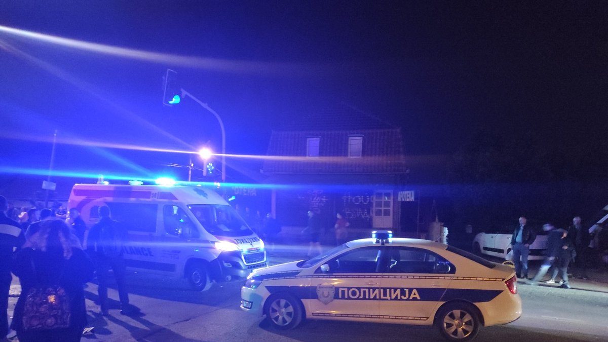 TROJE DECE TEŠKO POVREĐENO U SAOBRAĆAJKI U VRČINU: Hitno prevezeni u Tiršovu