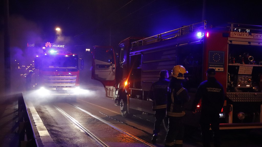 Požar u Bulevaru kralja Aleksandra: Stvara se gužva, vatrogasci na licu mesta