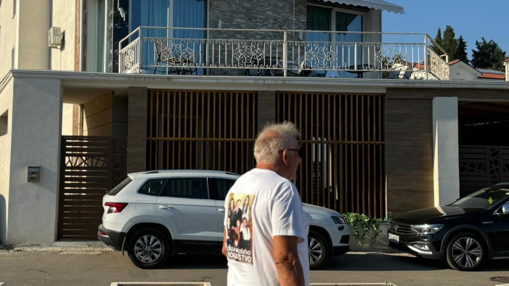 Sve je izgorelo: Miloš Bojanić ima vilu od dva milion u mestu u Crnoj Gori koje je zahvatilo požar, pevač se hitno oglasio