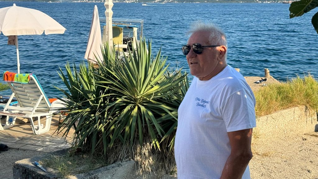 Ne bih želeo da umrem, a da se ne pomirim sa njima... Folker ima vilu vrednu dva miliona evra, a kolege ga prozivaju: On je najveća stipsa na estradi!