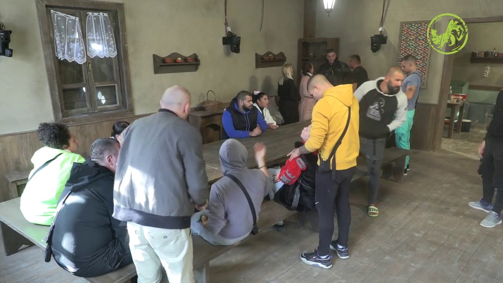 Našao sam pikavce u kafi, ljudi, sve se snima: Kristijan Golubović zagrmeo na farmere, pa ih poslao na RADNE ZADATKE! (VIDEO)