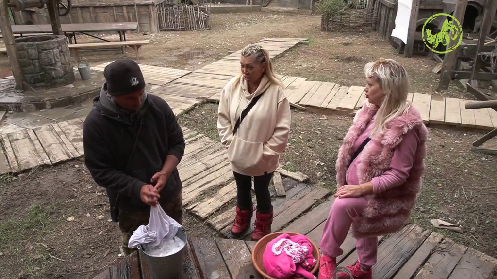 Igrajte igru, sama će doći: Lili tera Pecu da se udvara Barbi kako bi napravio Aleksandru ljubomornom, njemu žao (VIDEO)