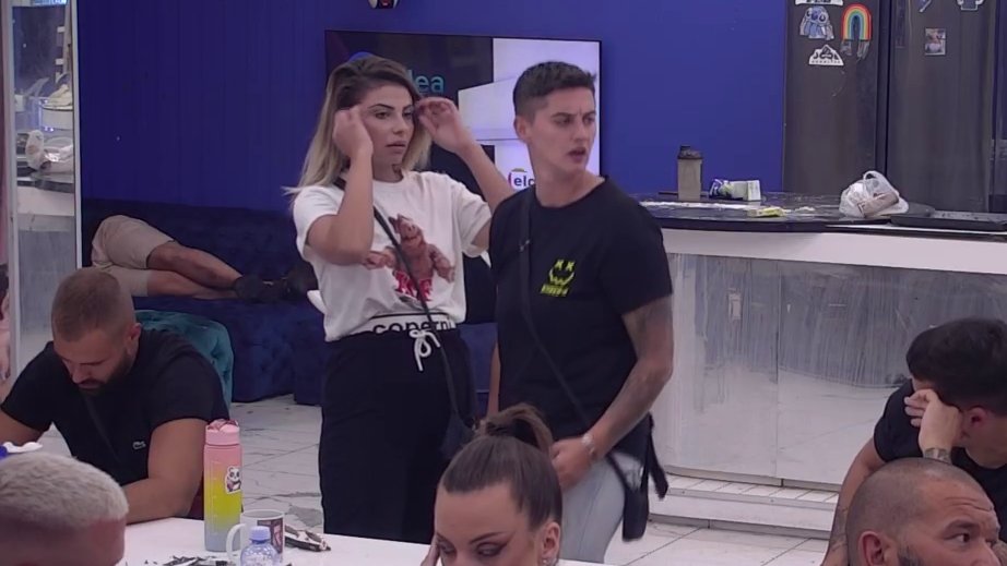 Leva ruka, desni džep: Bojana ne želi da bude u vezi sa lopovom, Anđela ...
