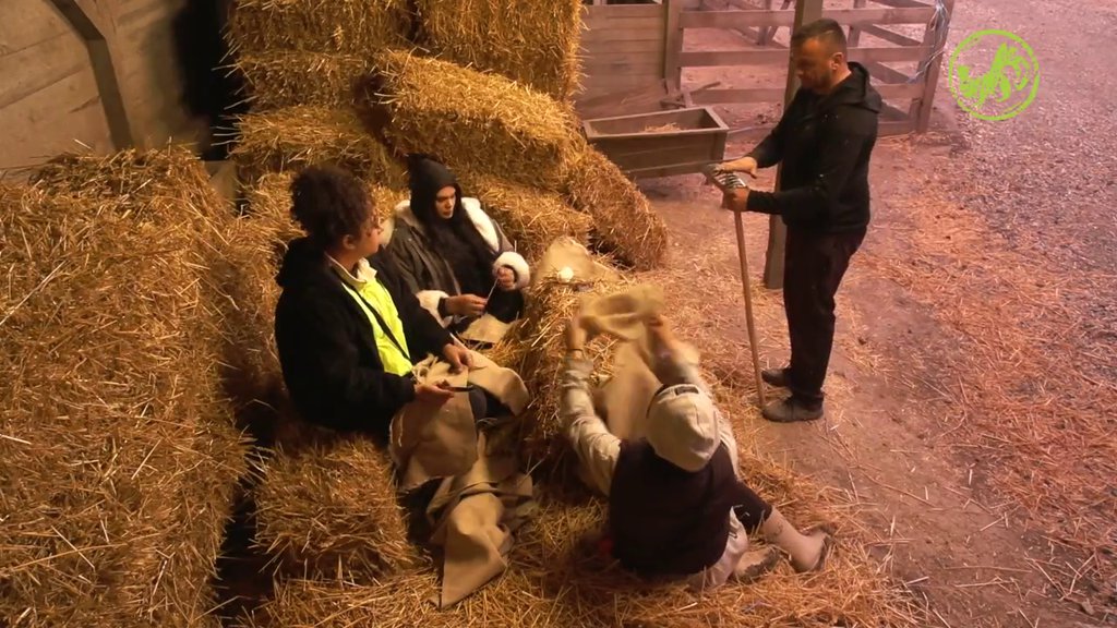 Neće da pomognu jačem polu: Boban zamolio farmerke da pomognu pri seoskim radovima, one se uvredile (VIDEO)