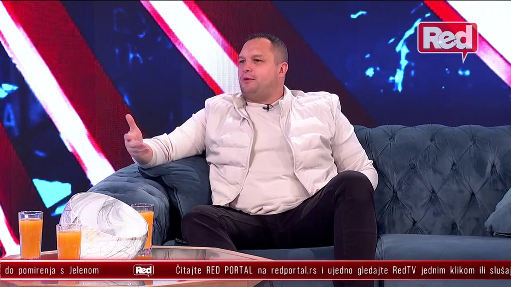 Nikad više puta stavljena na stub srama: Bivši zadrugar užasnut Miljaninom lezbo akcijom! (VIDEO)