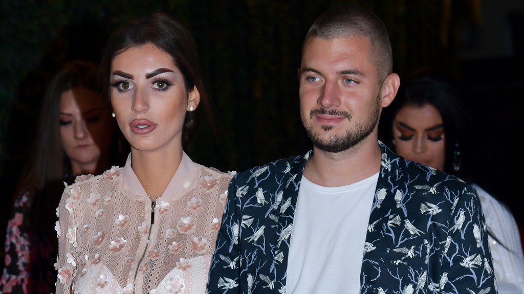 JAVNO UPOZORENJE ZA MIMAS: Gruja GORI OD BESA, poslao ŽUTI KARTON svojoj devojci! Posebne reči sačuvao za Sanju Grujić, podgrejao sumnje da Mima priča istinu!
