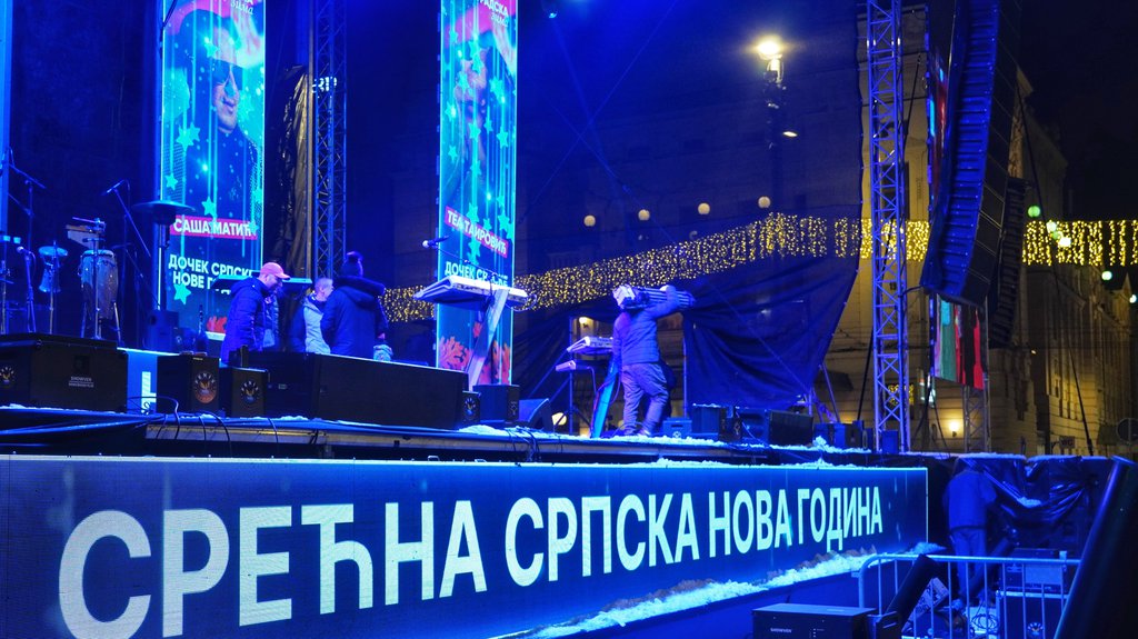 PREPUNI TRGOVI ŠIROM ZEMLJE: Srbija čeka novu godinu po julijanskom kalendaru, na Trgu republike SPEKTAKL