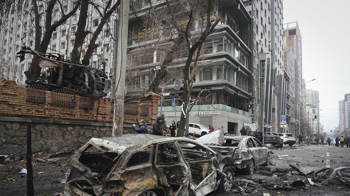 Eksplozije potresaju Sankt Peterburg! Pogođen važan most, gori trafostanica, obustavljeni letovi