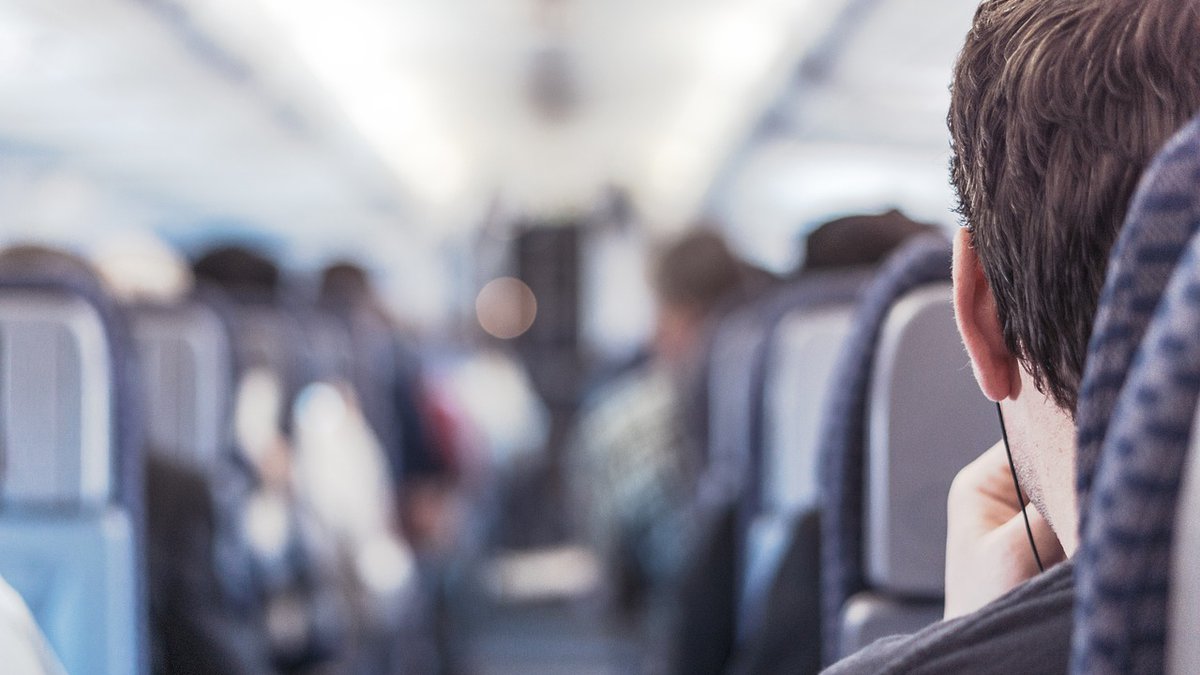 DRAMA NA LETU ZA AMSTERDAM! Putnik pijan divljao u avionu, a onda je pilot preuzeo stvar u svoje ruke