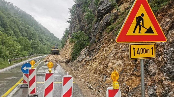 AMSS UPOZORAVA: Oprez zbog odrona, višesatna čekanja za teretnjake na izlazu iz zemlje