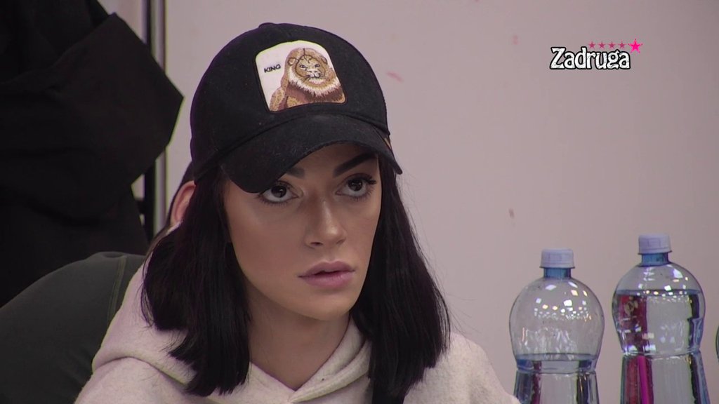 Nemoj da te prebijem sada: Jovan Markoski za Pink.rs otkrio da je trpeo mobing od Tare Simov, dva puta je prijavio zbog pretnji, u policiji saznao da je napala njegovog oca NOŽEM, pa mu nakon svega poručila da će vidite kako će proći