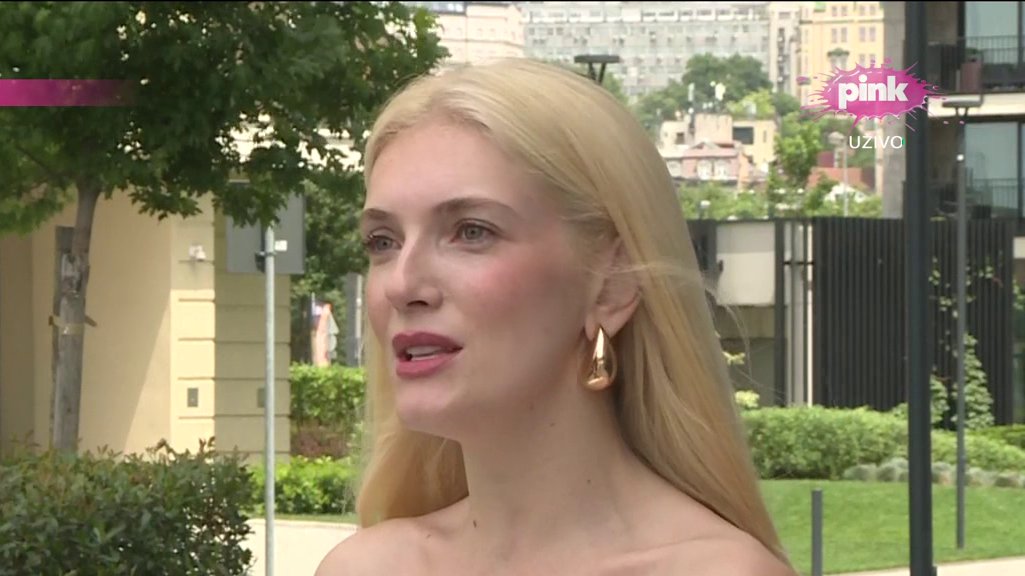 Ko bi rekao da se porodila pre dva meseca: Nikolina Kovač objavila sliku u providnoj košulji, komentari pljušte (FOTO)