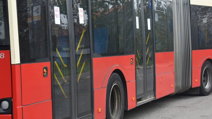 OPET GORI AUTOBUS NA LINIJI 511 Dim kulja iz vozila, putnici odmah ...