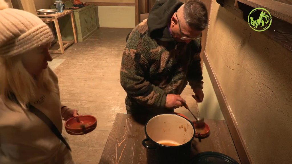 Uh, kako lepa porcija za gazdaricu: Ukućani ponižavaju Snežu, veruju da je poslednja sipala iz šerpe da bi joj zapalo više mesa (VIDEO)