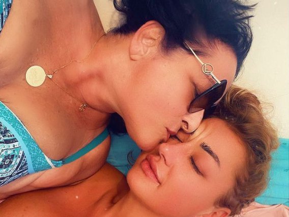 NINO JE LUDO VOLEO MAJKU SANDRE REŠIĆ: Evo kako izgleda Slavica nakon koje je pevač oženio bivšu ženu OVOG KOLEGE (FOTO)
