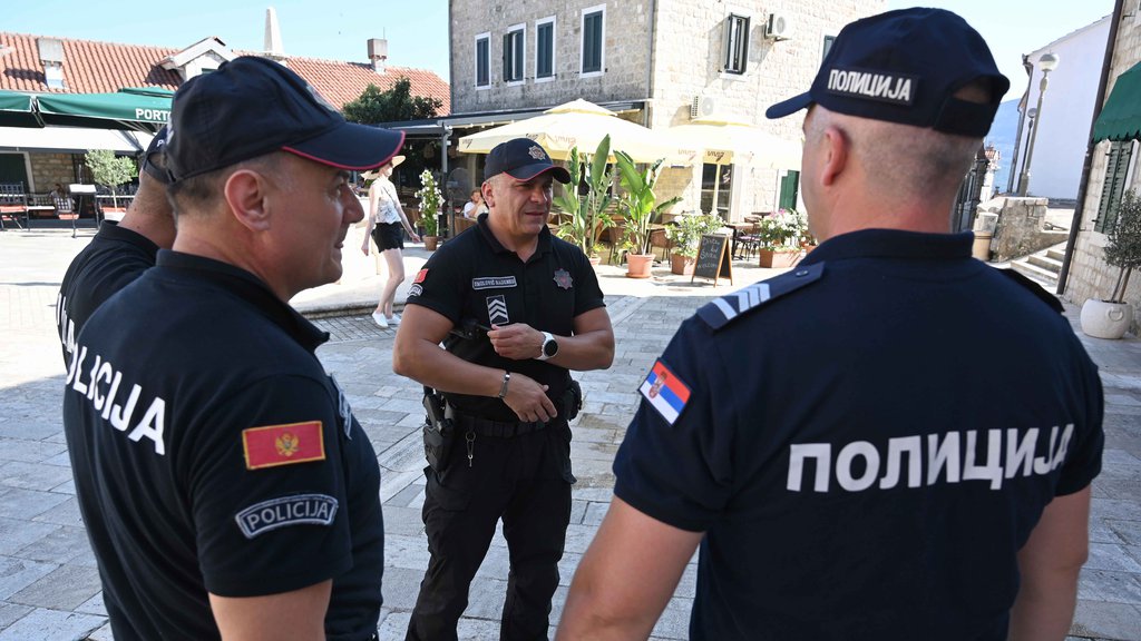 DRAMA U CRNOJ GORI: Pretila bivšem dečku bombom, tražila pare i ucenjivala ga njegovim nagim slikama